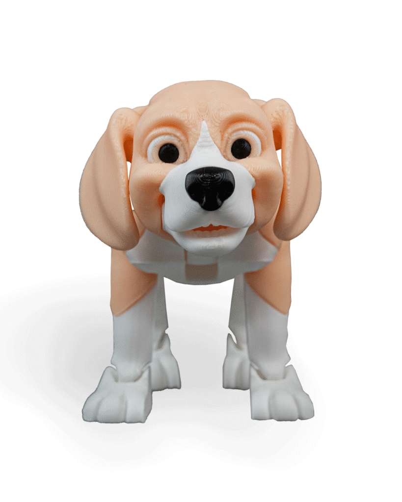 Fafik Beagle – piesek z druku 3D do zabawy przedstawiająca uroczego pieska rasy beagle z dużymi uszami, ruchomym ogonem i łapkami. Model w kolorach białym, beżowym i czarnym, stojący na czterech łapach, z dużymi oczami i realistycznymi detalami. Gotowy do zabawy, wykonany z PLA.