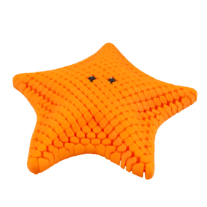 Gwiazdora – figurka rozgwiazda z druku 3D w kolorze pomarańczowym, o chropowatej fakturze i uśmiechniętym wyrazie.