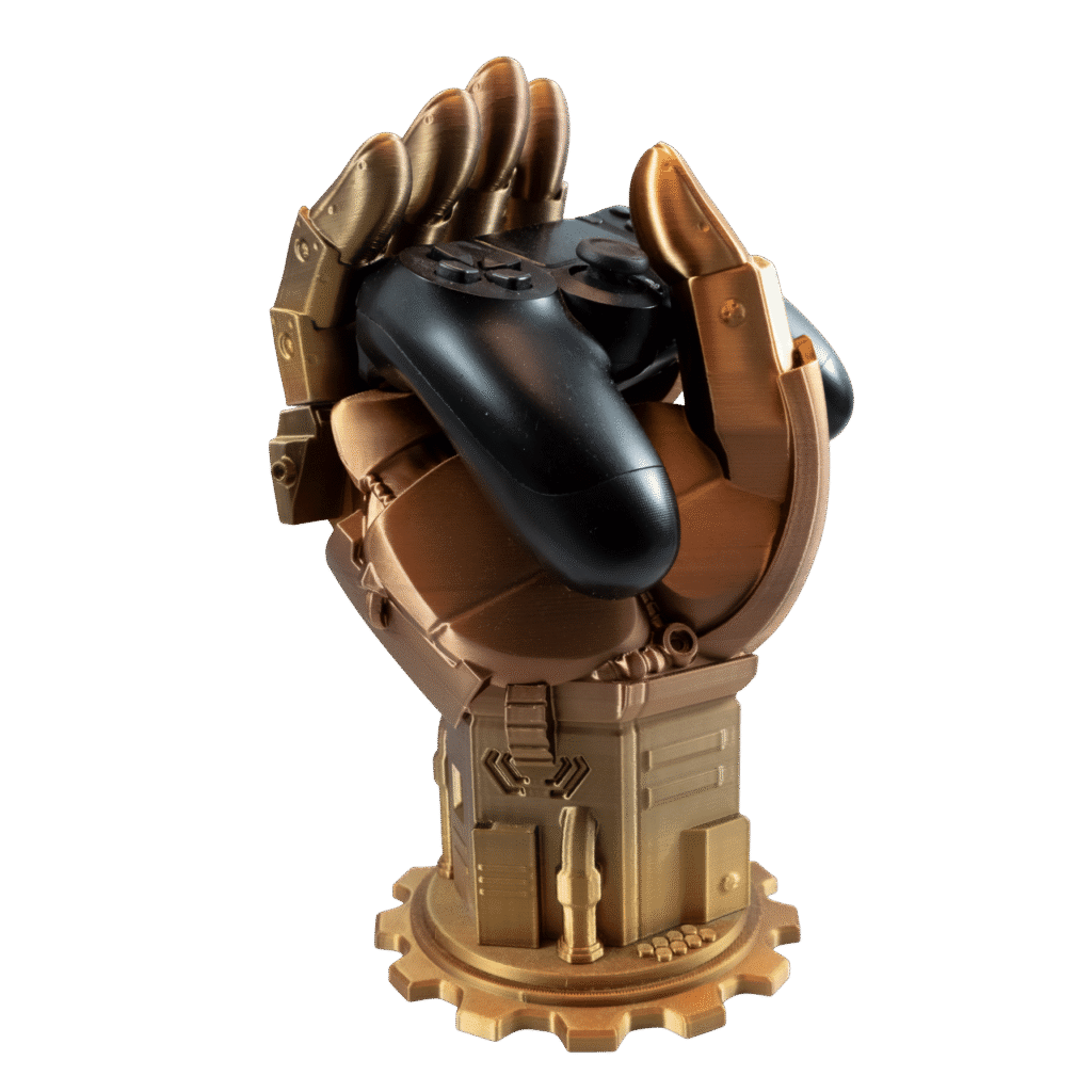 uchwyt na pada z druku 3D (outlet) w formie brązowej, mechanicznej dłoni trzymającej czarny kontroler do konsoli.
