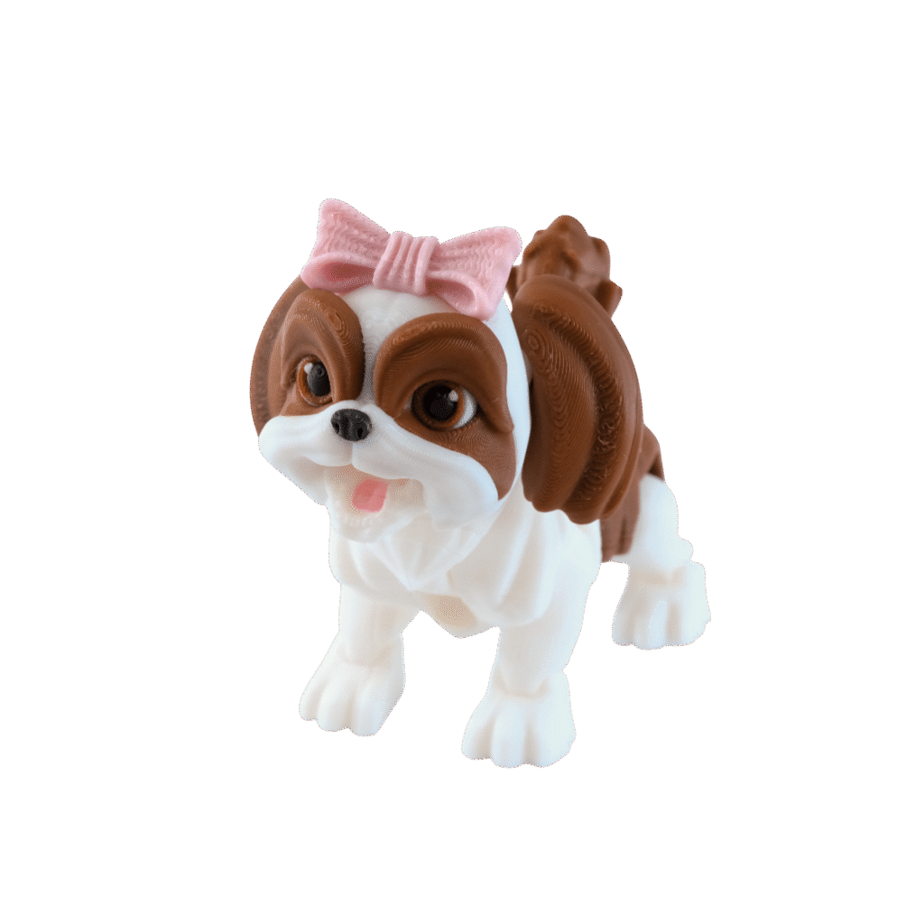 figurka Shih tzu z druku 3d o biało-brązowym umaszczeniu, z różową kokardą i otwartym pyszczkiem