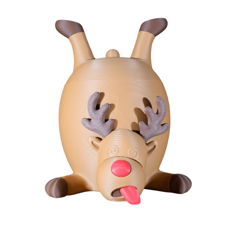 Rudi pojemnik na ciastka renifer z druku 3D, beżowy, leży na plecach z nogami w górze, czerwony nos, szare poroże.