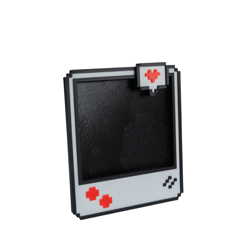 Pixel ramka na zdjęcia Polaroid z druku 3D, biała z czarnym obrysem i czerwonym sercem, styl 8-bit