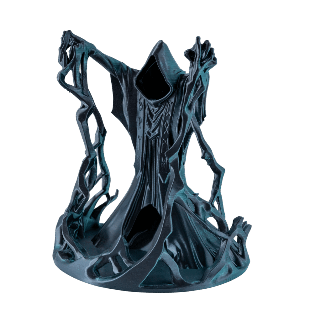Wieża do kości mag Czarosław z druku 3D, szaro-turkusowa, zakapturzona postać z runami i wijącymi się pnączami.